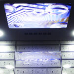 天花板-景觀壓克力設計搭配LED燈具-車廂壁板鏡面不鏽鋼板蝕刻-1024x851